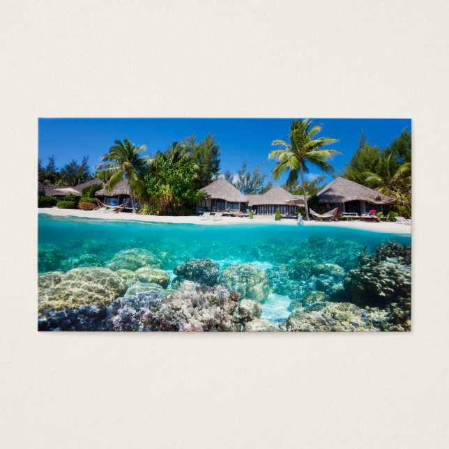 Arrecife de coral y resort tropical (Frente)