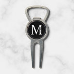Arreglapiques De Golf Apertura personalizada del frasco de Monograma y N<br><div class="desc">El Monograma y Regalo de Nombres Personalizados incluye un monograma y un nombre personalizados en el estilo clásico de tipo de letra serif. Perfecto como regalo del padre para papá,  regalos para los padrinos y para cualquier ocasión especial.</div>