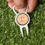 Arreglapiques De Golf Moderno y clásico Naranja inicial<br><div class="desc">Moderna herramienta de Naranja inicial simple  simple de golf con un moderno tipo y un audaz monograma.</div>