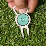 Arreglapiques De Golf Moderno y clásico primer golf turquesa<br><div class="desc">Moderno y clásico instrumento de golf tradicional Turquesa inicial con un moderno tipo y un audaz monograma.</div>