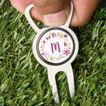 Arreglapiques De Golf Monograma moderno de flor acuática<br><div class="desc">Pintura acuarela de flores silvestres en un círculo,  como borde de un monograma moderno de tipografía. Personalizar cambiando el monograma inicial. Arte original de Nic Squirrell.</div>