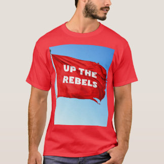 Arriba la camiseta roja de los Rebeldes
