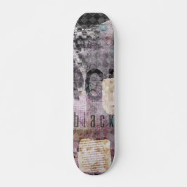 Arte de collage morado negro en skateboard
