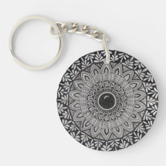 arte de mandala monocromo en llavero de acrílico