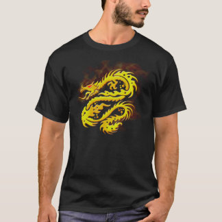 Arte de oro ardiente del dragón en la camiseta