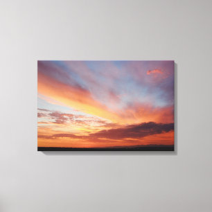 Arte fotográfico del cielo al atardecer del condad