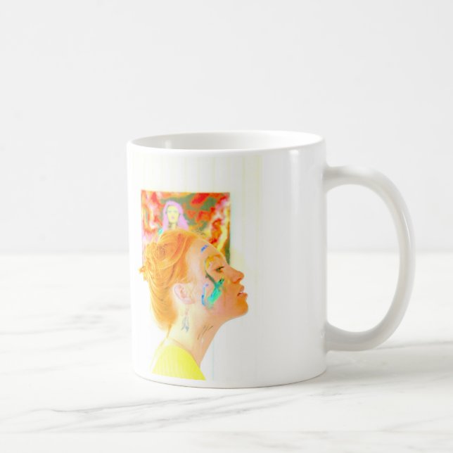 Artista posando una taza (Derecha)