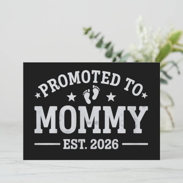 Ascendido a Mamá est. 2026 Anuncio de Bebé Mamá (Anverso de pie)