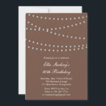 Así que la invitación de cumpleaños de Moda perlas<br><div class="desc">Múltiples hebras de perlas son tan moda,  atemporales y siempre apropiadas. Esta invitación es fácil de personalizar para cualquier edad. Se muestra en el documento básico; sin embargo,  recomiendo el peso y la textura del papel de lino.</div>
