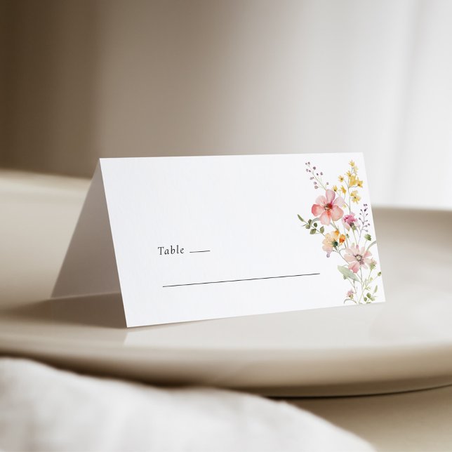 Asiento Tarjeta de lugar de boda de flores silvestres de p (Boho meadow wildflower wedding place card with pastel watercolor florals and airy minimal typography)