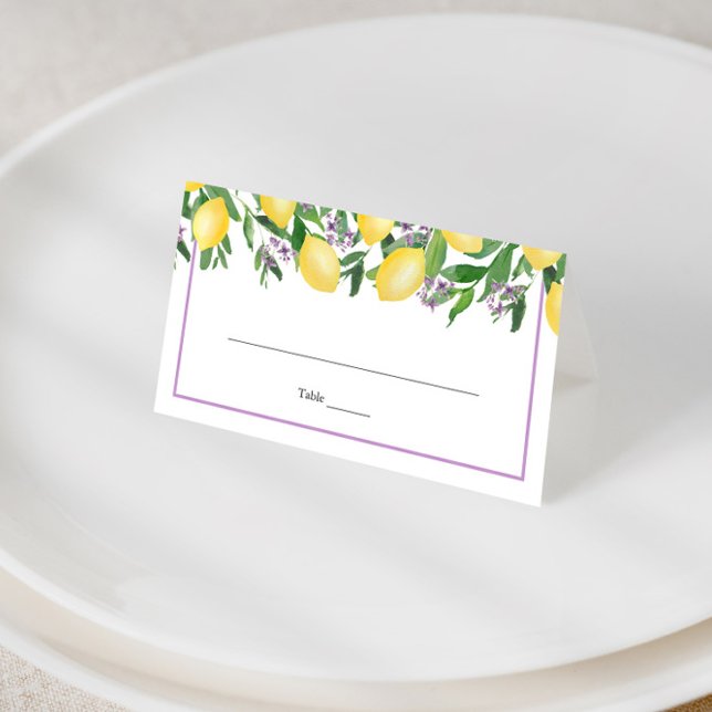 Asiento Tarjeta de lugar de boda de limones lavanda amaril (Simple lemons with lavender blossoms and purple accents wedding shower place cards)