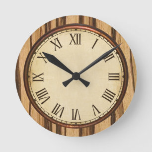 Aspecto de madera y reloj de pared facial vintage