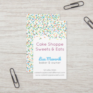 Asperje las tarjetas de visita de las invitaciones