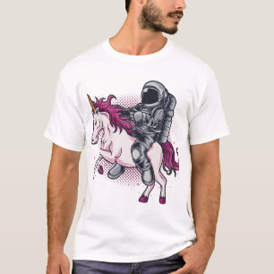 Astronauta montando una camiseta de Unicornio rosa