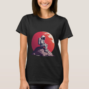 Astronauta solitario en la camiseta de la luna