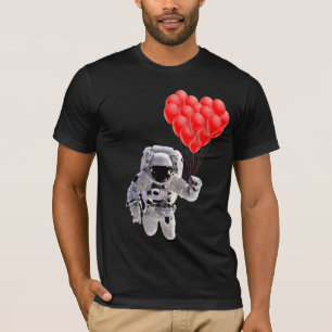 Astronauta sostiene globos cardíacos camiseta