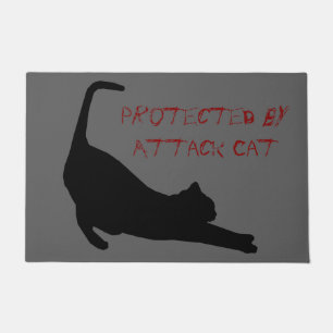 Atacar la alfombra de la puerta del gato