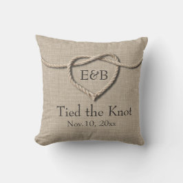 Atar la almohada del Boda Burlap del nudo