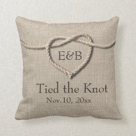 Atar la almohada del Boda Burlap del nudo