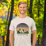 Atardecer de bosque de viajes por carretera de Per<br><div class="desc">Personalizar tus propias camisetas de viaje familiares tri-mezcladas para embarcarte en un viaje por la naturaleza este verano o otoño. Personalice con su apellido bajo el bosque verde de árboles y la puesta de sol de las montañas oscuras para unas vacaciones frescas para su grupo al aire libre.</div>