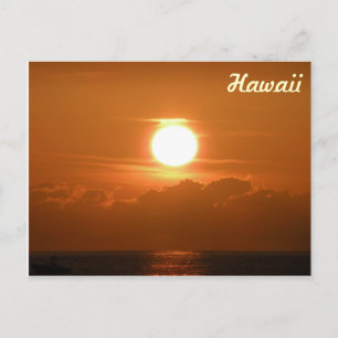 Atardecer en Kona, postal de Hawái con barco