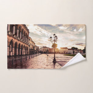 Atardecer en la plaza de Padova en Italia