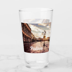 Atardecer en la plaza de Padova en Italia