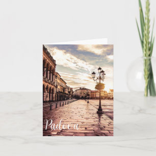 Atardecer en la plaza de Padova en Italia