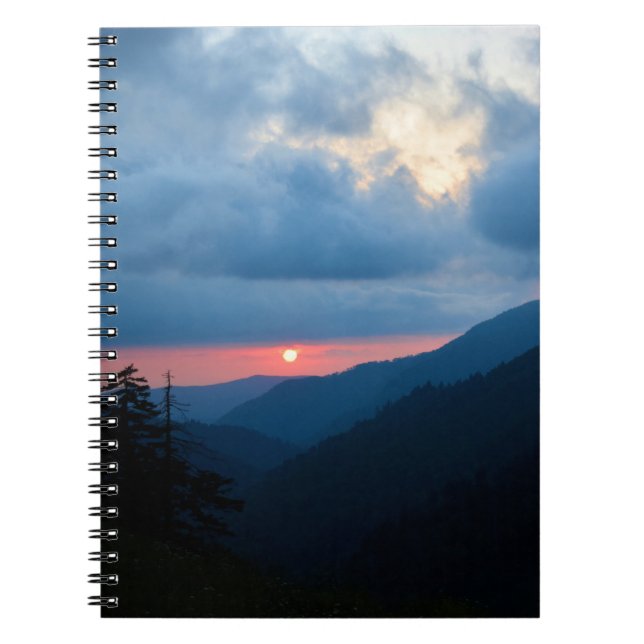 Atardecer en las montañas húmedas - Cuaderno (Frente)