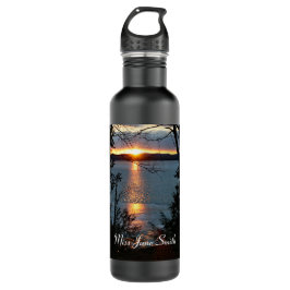 Atardecer sobre la botella de agua de Forest Lake
