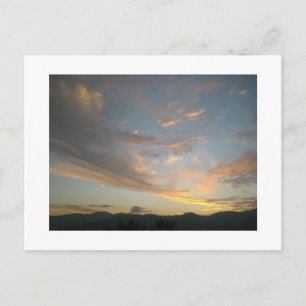 Atardecer sobre la postal de Medellín