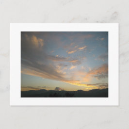 Atardecer sobre la postal de Medellín