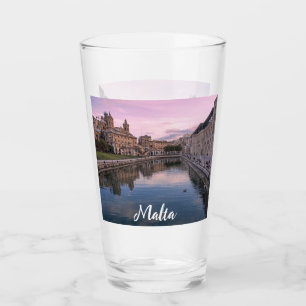 Atardecer sobre un pequeño canal en Cospicua, Malt