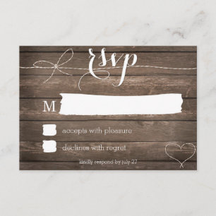 Ate la tarjeta de madera rústica de RSVP del nudo