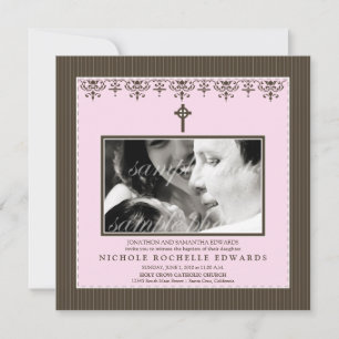 Atractiva invitación al bautismo rosado para bebé