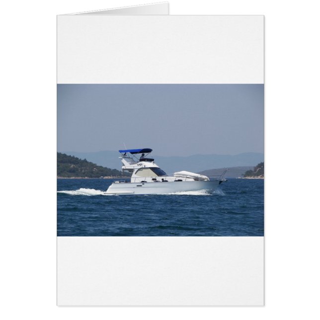 Atractiva pequeña lancha motora (Frente)