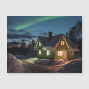 Aurora borealis sobre la cabaña de invierno