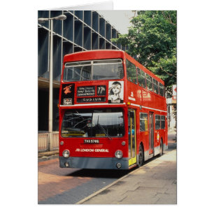 Autobuses de Londres Daimler descansa entre debere