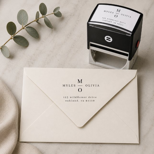 Automático Sello de dirección de devolución | Monograma de pa (Custom wedding return address stamp with couple monogram for invitations and save the dates.)