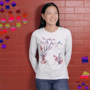 Ave ganadora de premio en camiseta de árbol