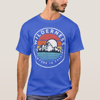 Aventura en la Naturaleza Está Llamando Camiseta d