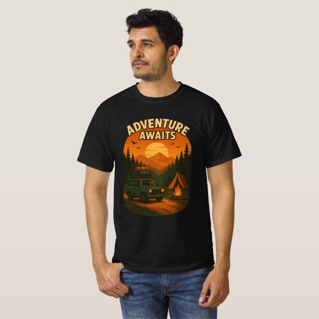 Aventura espera la camiseta de camping | Senderism (Anverso completo)