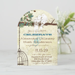 Aves amorosas sentadas en una invitación a una bod