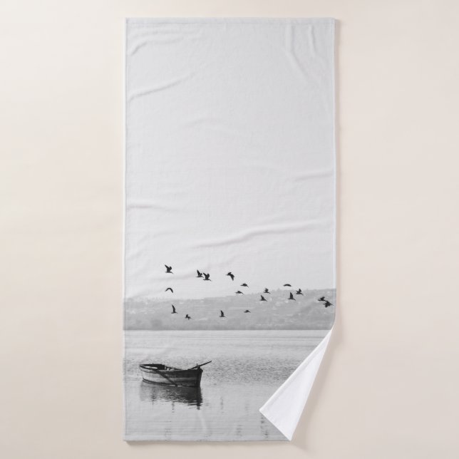 AVES VOLANDO SOBRE EL BARCO (Toalla de baño)