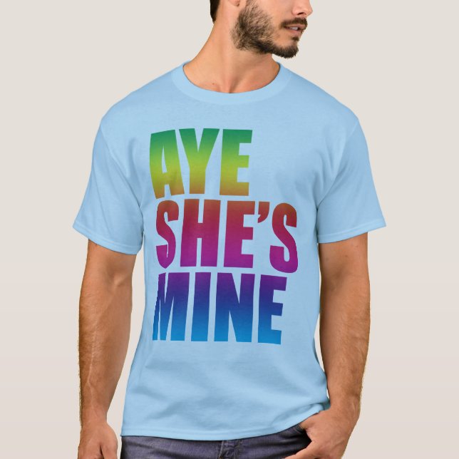 Aye ella es camiseta divertida de la mina GLBT (Anverso)