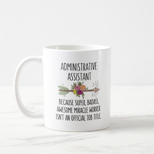 Ayudante administrativo obsequia la Copa Coffee Mu (Izquierda)
