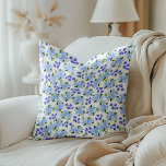 Azul acuarela Cojín decorativo de jardín floral<br><div class="desc">Sube tu juego de decoración de casa con esta bella acuarela azul Floral Garden a tiro de almohada.</div>