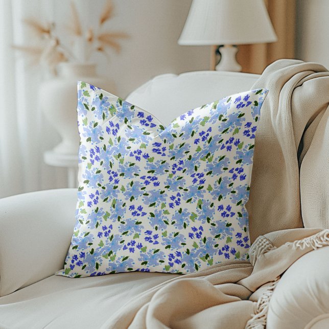 Azul acuarela Cojín decorativo de jardín floral (Blue Watercolor Floral Garden Throw Pillow)