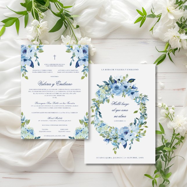 Azul Invitación de Boda Católica Boda formal (Invitación de boda católica en español con flores azules y cruz cristiana.)