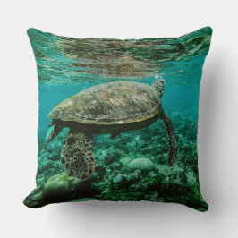 Azul océano mar tortuga nadando almohada